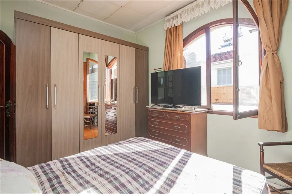 Casa com 5 quartos à venda, 400m2 em Petrópolis, Porto Alegre - RS - imagem 3 Foto 3 de Casa com 5 quartos à venda, 400m2 em Petrópolis, Porto Alegre - RS