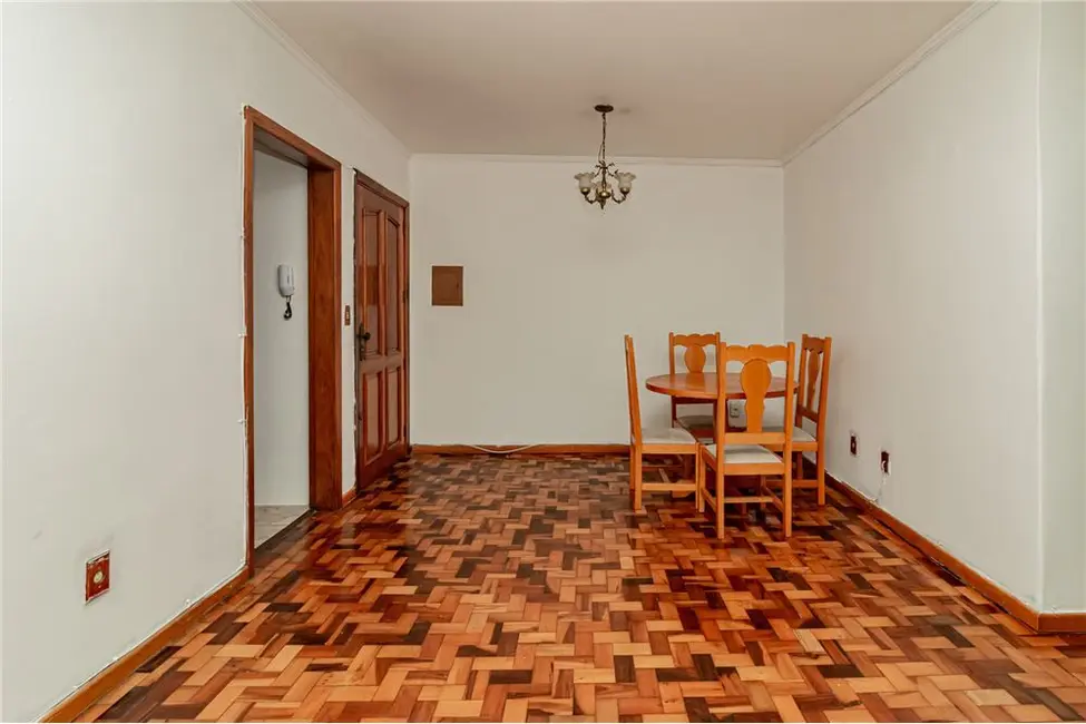 Apartamento com 2 quartos à venda, 58m2 em Passo da Areia, Porto Alegre - RS - imagem 2 Foto 2 de Apartamento com 2 quartos à venda, 58m2 em Passo da Areia, Porto Alegre - RS
