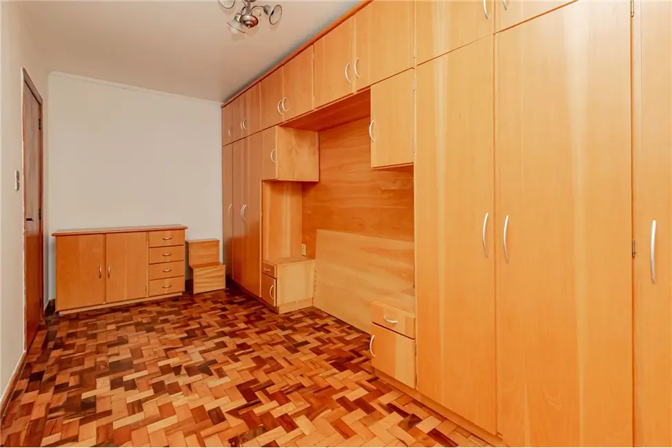 Apartamento com 2 quartos à venda, 58m2 em Passo da Areia, Porto Alegre - RS - imagem 6 Foto 6 de Apartamento com 2 quartos à venda, 58m2 em Passo da Areia, Porto Alegre - RS
