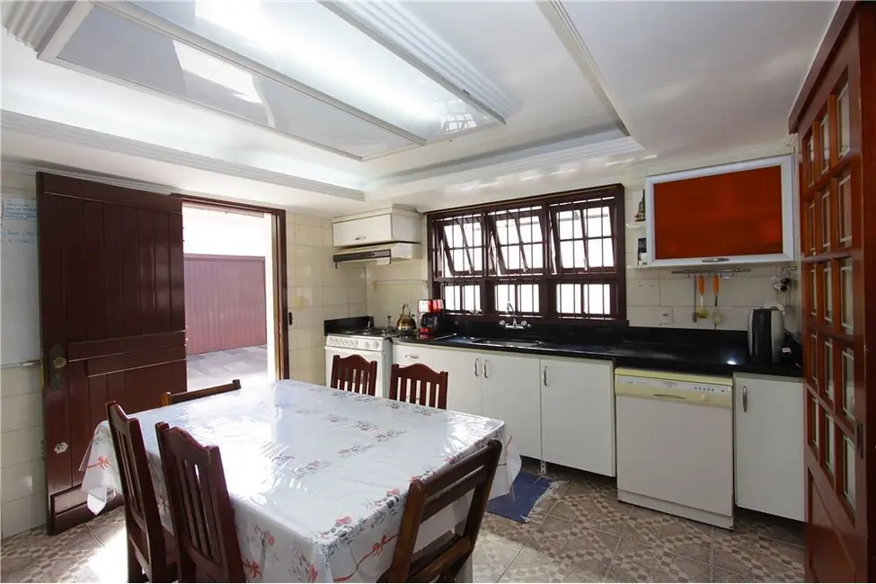 Casa com 5 quartos à venda, 280m2 em São José, Porto Alegre - RS - imagem 7 Foto 7 de Casa com 5 quartos à venda, 280m2 em São José, Porto Alegre - RS