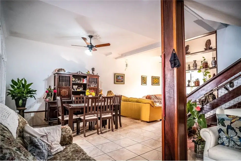 Casa com 3 quartos à venda, 247m2 em Porto Alegre - RS - imagem 8 Foto 8 de Casa com 3 quartos à venda, 247m2 em Porto Alegre - RS