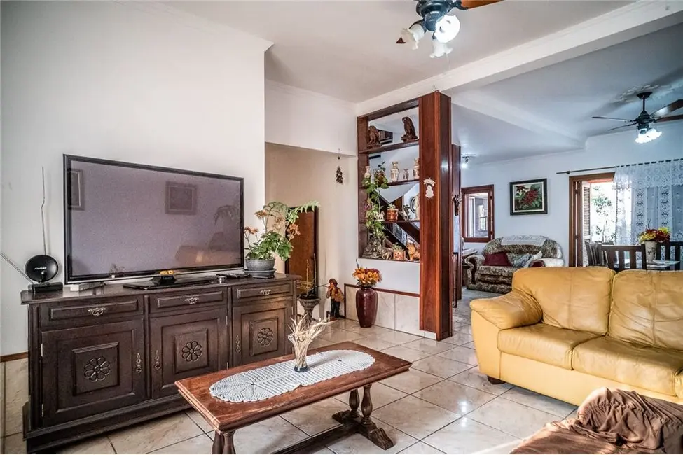 Casa com 3 quartos à venda, 247m2 em Porto Alegre - RS - imagem 9 Foto 9 de Casa com 3 quartos à venda, 247m2 em Porto Alegre - RS