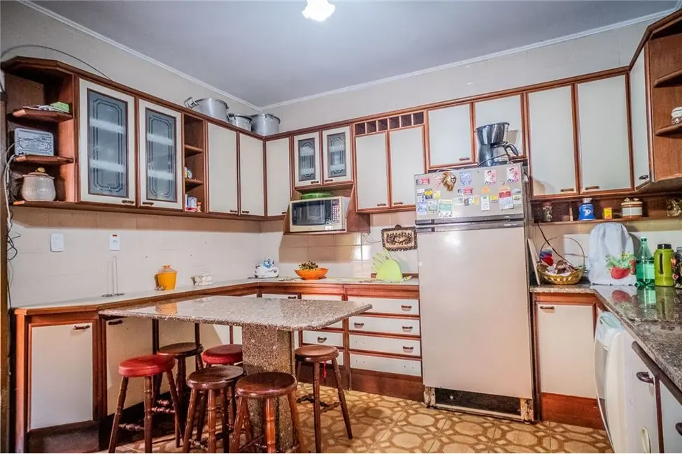 Casa com 3 quartos à venda, 247m2 em Porto Alegre - RS - imagem 3 Foto 3 de Casa com 3 quartos à venda, 247m2 em Porto Alegre - RS