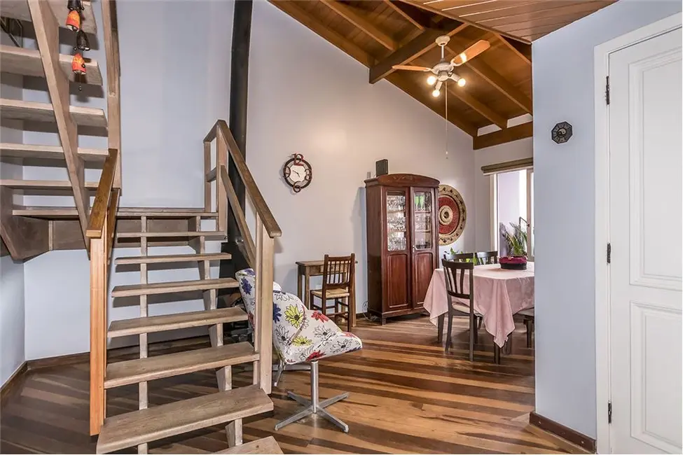 Casa com 3 quartos à venda, 191m2 em Medianeira, Porto Alegre - RS - imagem 5 Foto 5 de Casa com 3 quartos à venda, 191m2 em Medianeira, Porto Alegre - RS