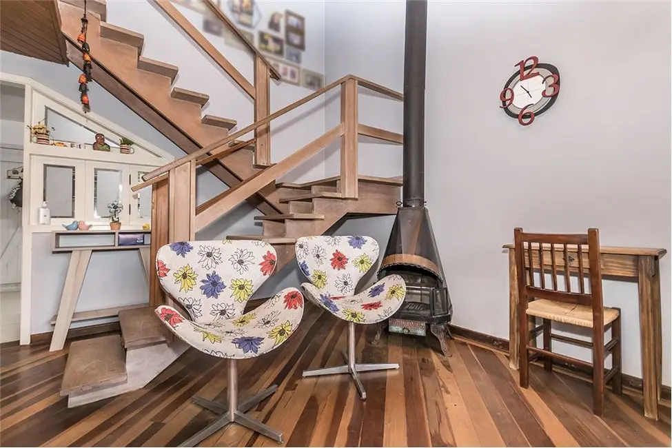 Casa com 3 quartos à venda, 191m2 em Medianeira, Porto Alegre - RS - imagem 9 Foto 9 de Casa com 3 quartos à venda, 191m2 em Medianeira, Porto Alegre - RS