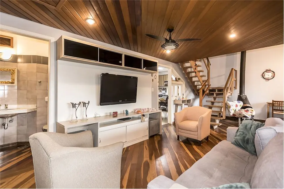 Casa com 3 quartos à venda, 191m2 em Medianeira, Porto Alegre - RS - imagem 3 Foto 3 de Casa com 3 quartos à venda, 191m2 em Medianeira, Porto Alegre - RS