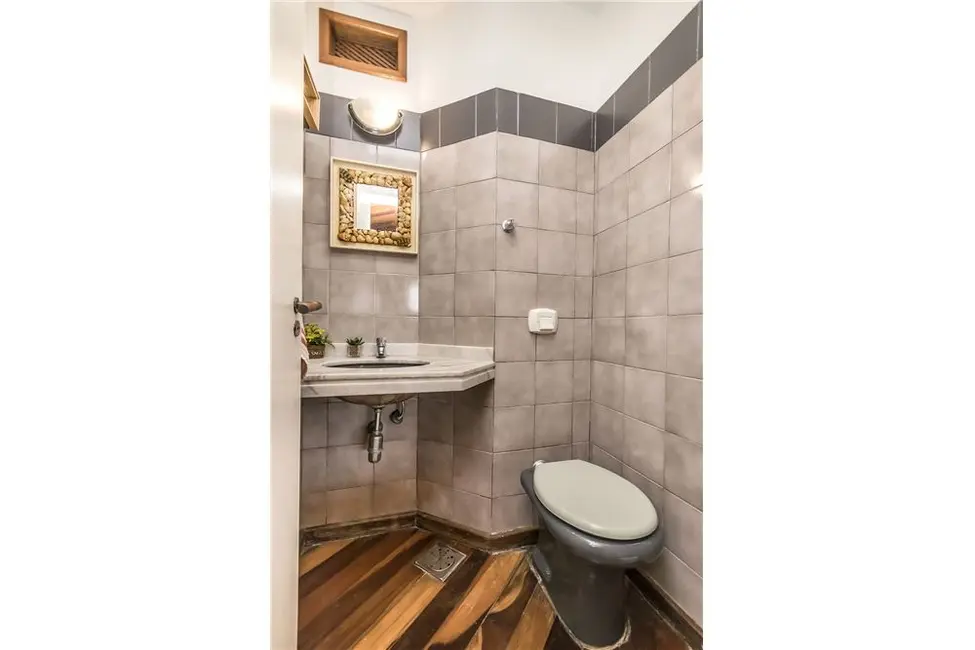 Casa com 3 quartos à venda, 191m2 em Medianeira, Porto Alegre - RS - imagem 4 Foto 4 de Casa com 3 quartos à venda, 191m2 em Medianeira, Porto Alegre - RS