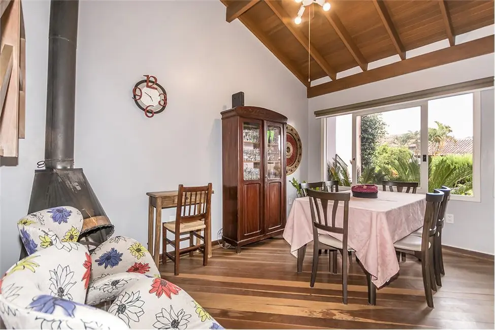 Casa com 3 quartos à venda, 191m2 em Medianeira, Porto Alegre - RS - imagem 6 Foto 6 de Casa com 3 quartos à venda, 191m2 em Medianeira, Porto Alegre - RS