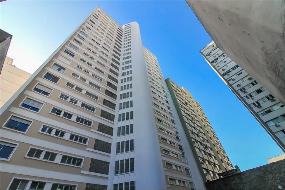 Apartamento com 4 quartos à venda, 207m2 em Centro Histórico, Porto Alegre - RS - imagem 7 Foto 7 de Apartamento com 4 quartos à venda, 207m2 em Centro Histórico, Porto Alegre - RS