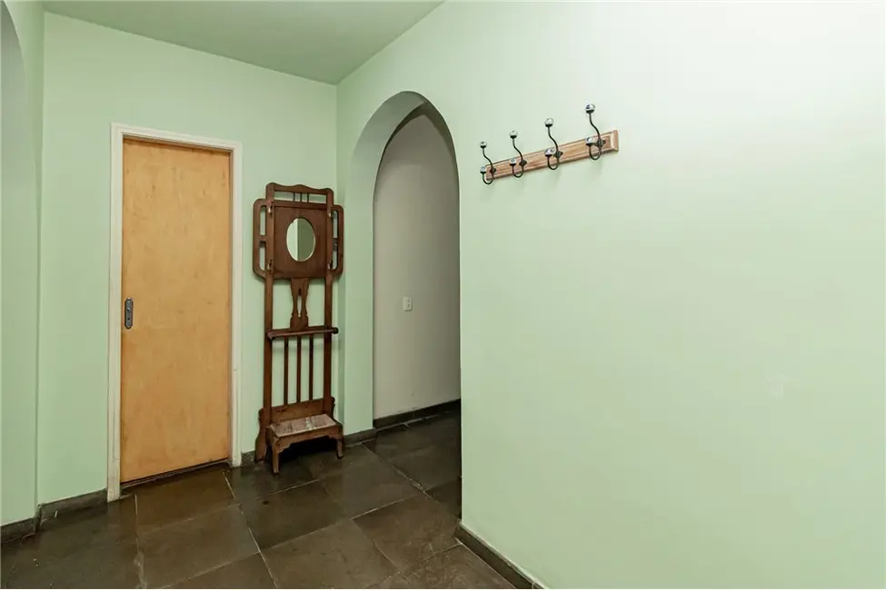 Casa com 4 quartos à venda, 248m2 em Cristal, Porto Alegre - RS - imagem 8 Foto 8 de Casa com 4 quartos à venda, 248m2 em Cristal, Porto Alegre - RS