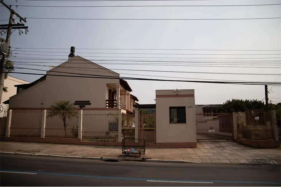 Foto 2 de Casa com 3 quartos à venda, 243m2 em Cavalhada, Porto Alegre - RS