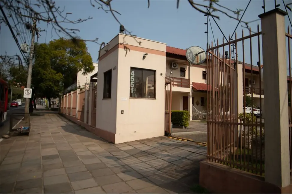 Casa com 3 quartos à venda, 243m2 em Cavalhada, Porto Alegre - RS - imagem 4 Foto 4 de Casa com 3 quartos à venda, 243m2 em Cavalhada, Porto Alegre - RS