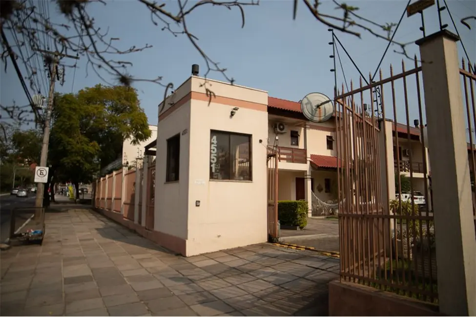 Casa com 3 quartos à venda, 243m2 em Cavalhada, Porto Alegre - RS - imagem 5 Foto 5 de Casa com 3 quartos à venda, 243m2 em Cavalhada, Porto Alegre - RS