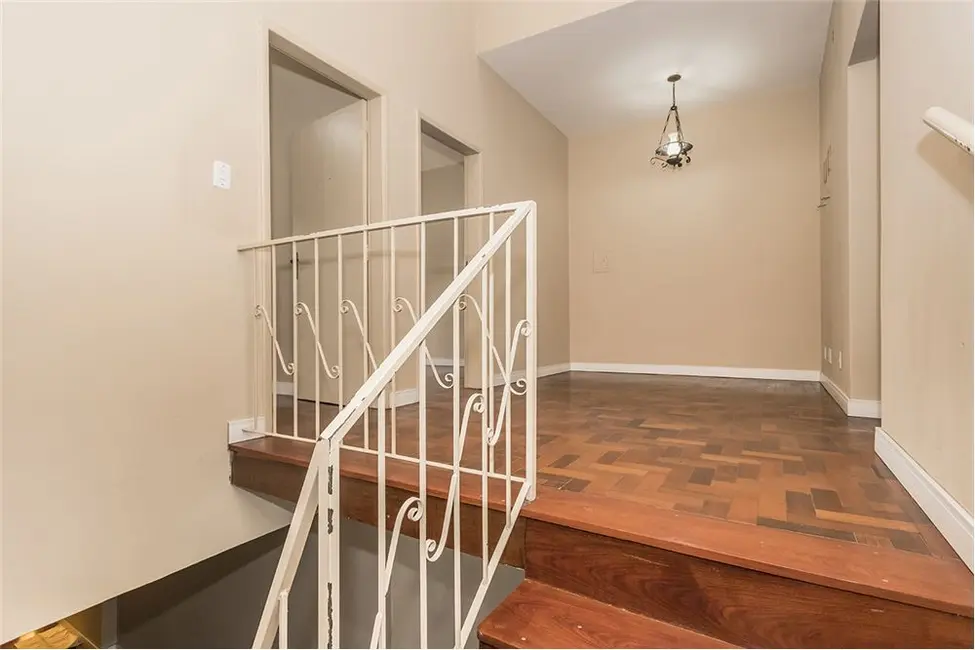 Foto 6 de Casa com 5 quartos à venda, 200m2 em Rio Branco, Porto Alegre - RS