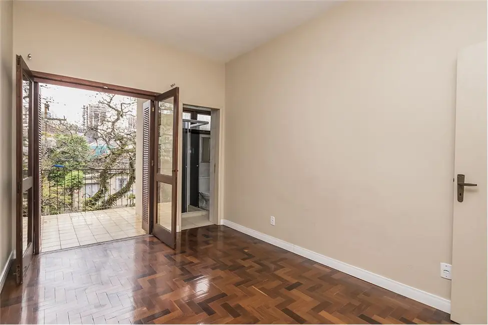 Foto 7 de Casa com 5 quartos à venda, 200m2 em Rio Branco, Porto Alegre - RS