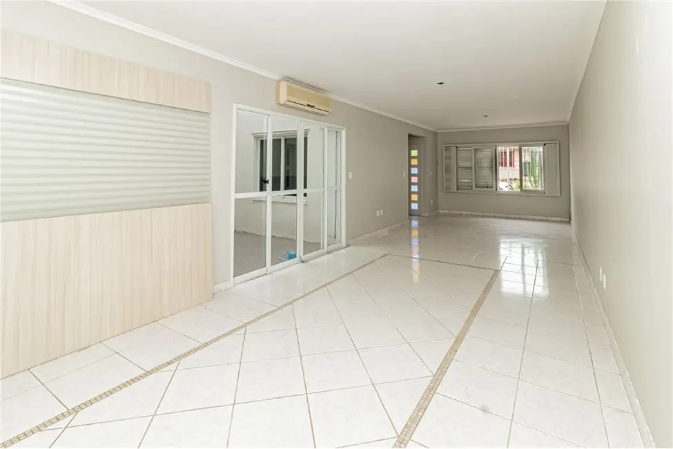 Foto 4 de Casa com 3 quartos à venda, 312m2 em Passo da Areia, Porto Alegre - RS