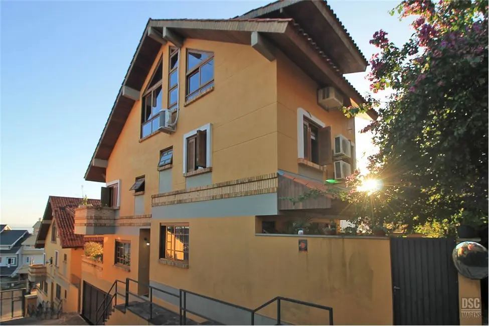 Foto 3 de Casa à venda, 210m2 em Jardim Isabel, Porto Alegre - RS