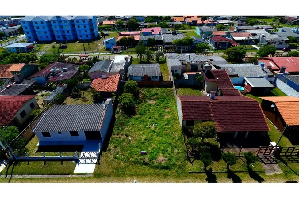 Foto 1 de Terreno / Lote à venda, 350m2 em Tramandai - RS