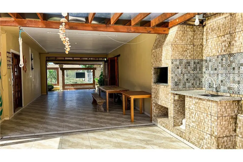 Casa com 3 quartos à venda, 125m2 em Tramandai - RS - imagem 2 Foto 2 de Casa com 3 quartos à venda, 125m2 em Tramandai - RS