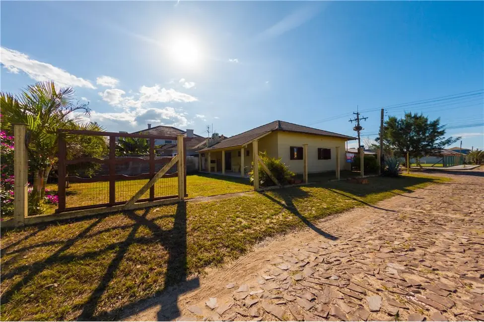 Foto 28 de Casa com 3 quartos à venda, 100m2 em Tramandai - RS
