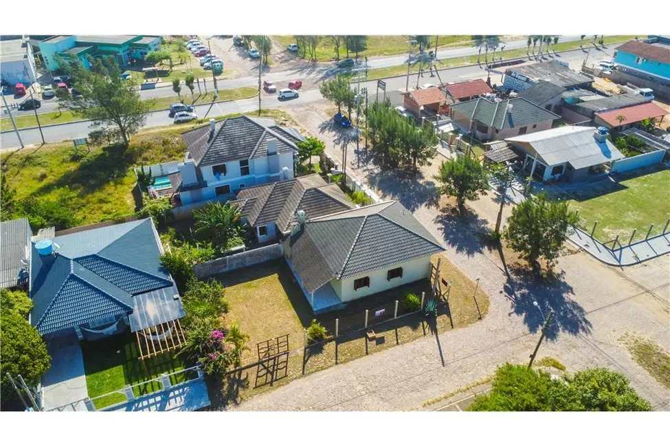 Casa com 3 quartos à venda, 100m2 em Tramandai - RS - imagem 5 Foto 5 de Casa com 3 quartos à venda, 100m2 em Tramandai - RS
