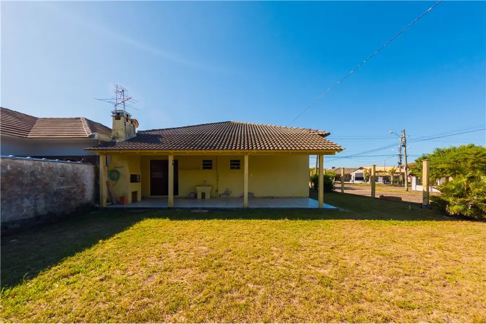 Casa com 3 quartos à venda, 100m2 em Tramandai - RS - imagem 8 Foto 8 de Casa com 3 quartos à venda, 100m2 em Tramandai - RS