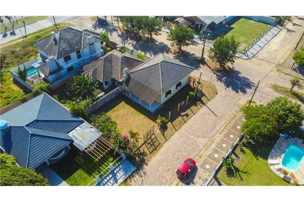 Casa com 3 quartos à venda, 100m2 em Tramandai - RS - imagem 6 Foto 6 de Casa com 3 quartos à venda, 100m2 em Tramandai - RS