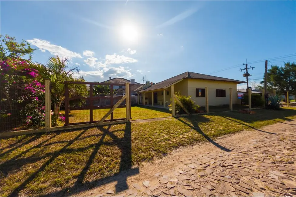 Foto 10 de Casa com 3 quartos à venda, 100m2 em Tramandai - RS