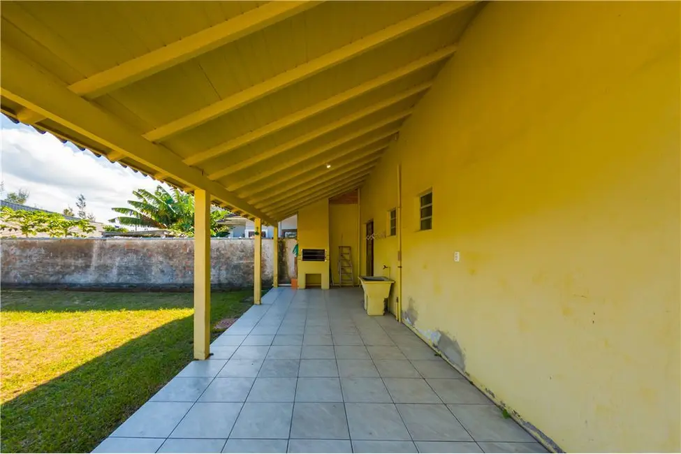 Foto 30 de Casa com 3 quartos à venda, 100m2 em Tramandai - RS