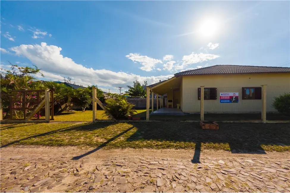 Casa com 3 quartos à venda, 100m2 em Tramandai - RS - imagem 4 Foto 4 de Casa com 3 quartos à venda, 100m2 em Tramandai - RS