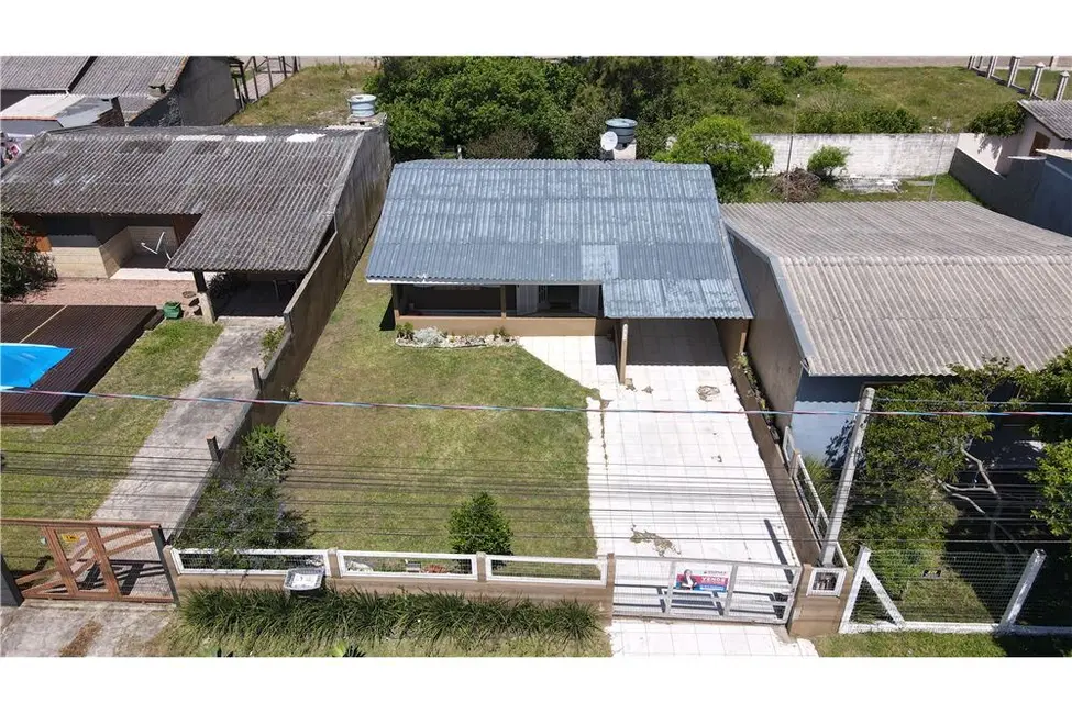 Casa com 2 quartos à venda, 70m2 em Tramandai - RS - imagem 2 Foto 2 de Casa com 2 quartos à venda, 70m2 em Tramandai - RS
