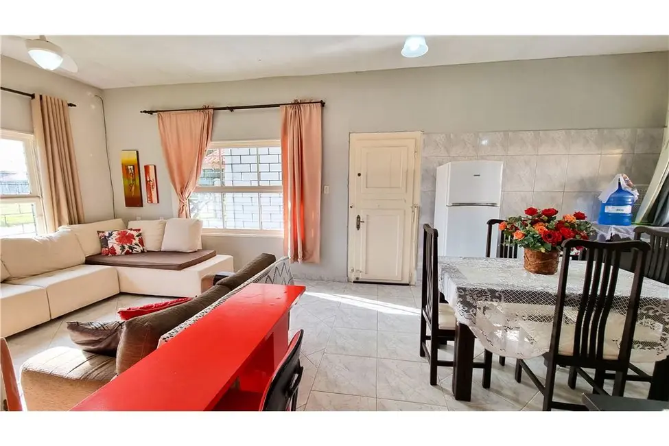 Casa com 2 quartos à venda, 120m2 em Tramandai - RS - imagem 3 Foto 3 de Casa com 2 quartos à venda, 120m2 em Tramandai - RS
