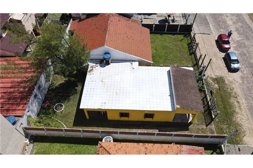 Foto 2 de Casa com 3 quartos à venda, 102m2 em Tramandai - RS