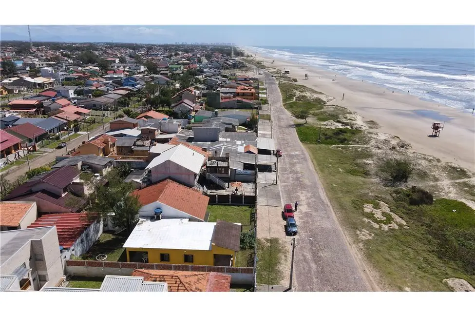 Casa com 3 quartos à venda, 102m2 em Tramandai - RS - imagem 3 Foto 3 de Casa com 3 quartos à venda, 102m2 em Tramandai - RS