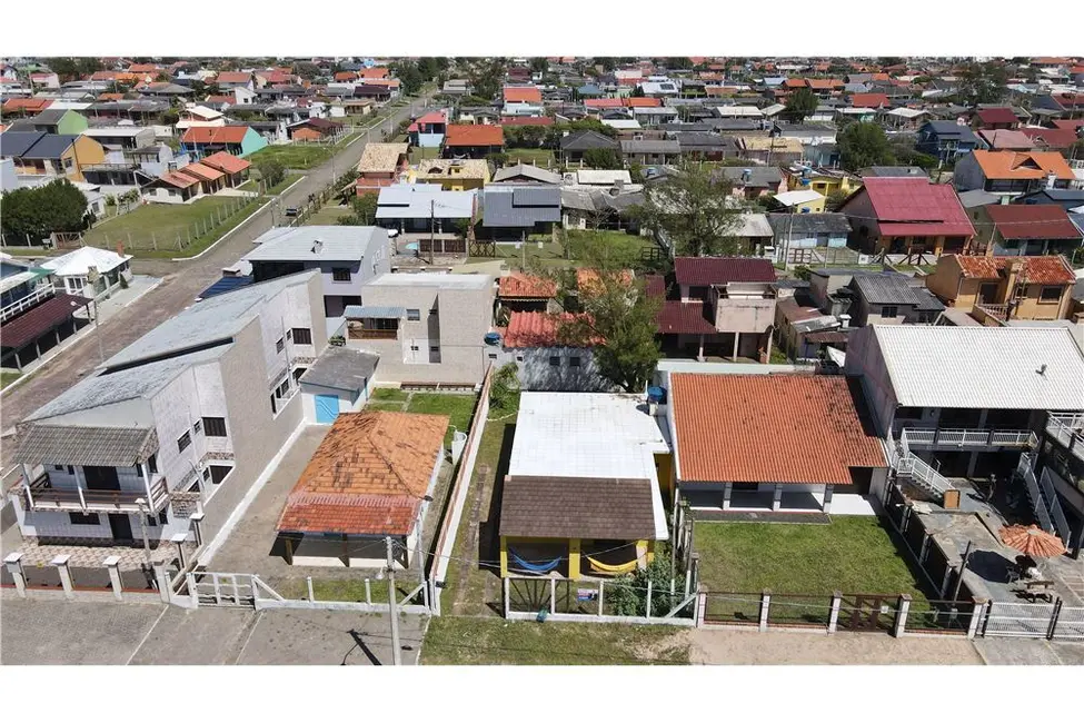 Casa com 3 quartos à venda, 102m2 em Tramandai - RS - imagem 6 Foto 6 de Casa com 3 quartos à venda, 102m2 em Tramandai - RS
