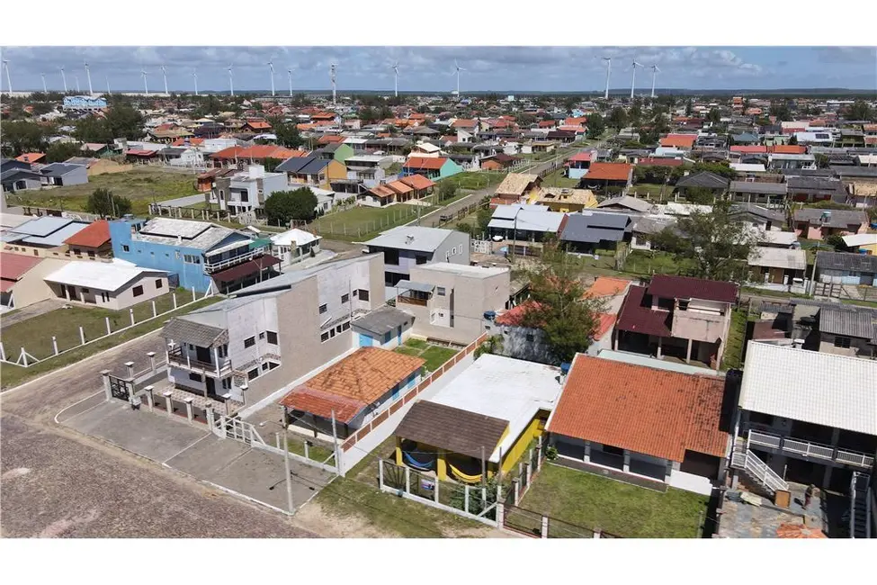 Casa com 3 quartos à venda, 102m2 em Tramandai - RS - imagem 8 Foto 8 de Casa com 3 quartos à venda, 102m2 em Tramandai - RS