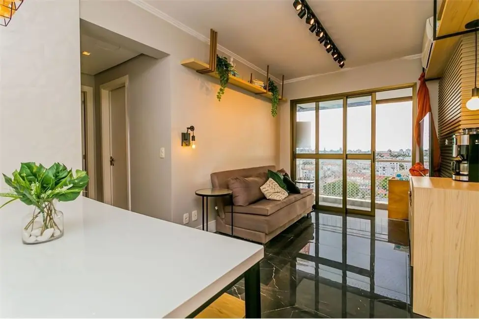 Apartamento com 2 quartos à venda, 62m2 em Passo da Areia, Porto Alegre - RS - imagem 3 Foto 3 de Apartamento com 2 quartos à venda, 62m2 em Passo da Areia, Porto Alegre - RS