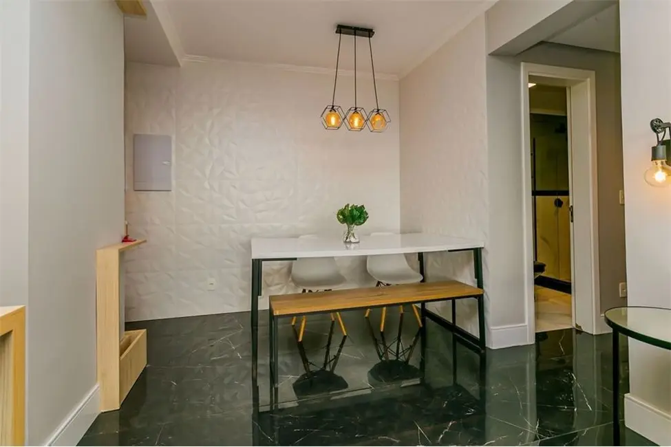 Apartamento com 2 quartos à venda, 62m2 em Passo da Areia, Porto Alegre - RS - imagem 5 Foto 5 de Apartamento com 2 quartos à venda, 62m2 em Passo da Areia, Porto Alegre - RS