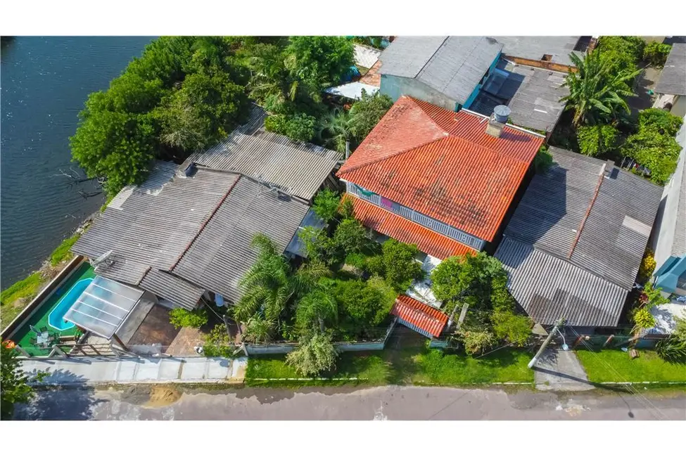 Foto 1 de Casa com 3 quartos à venda, 182m2 em Tramandai - RS