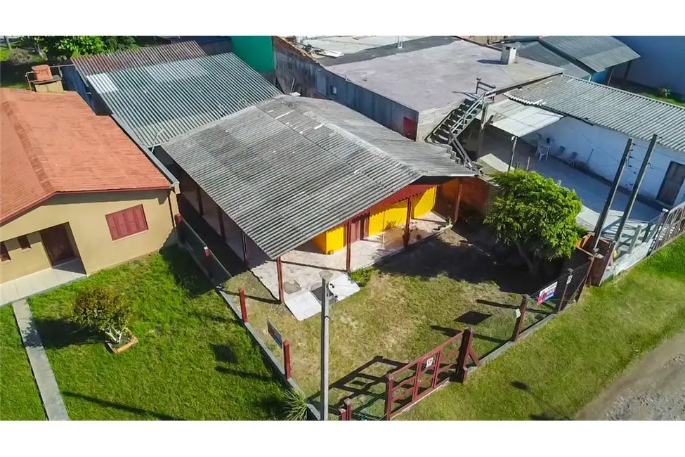 Foto 25 de Casa com 4 quartos à venda, 134m2 em Tramandai - RS