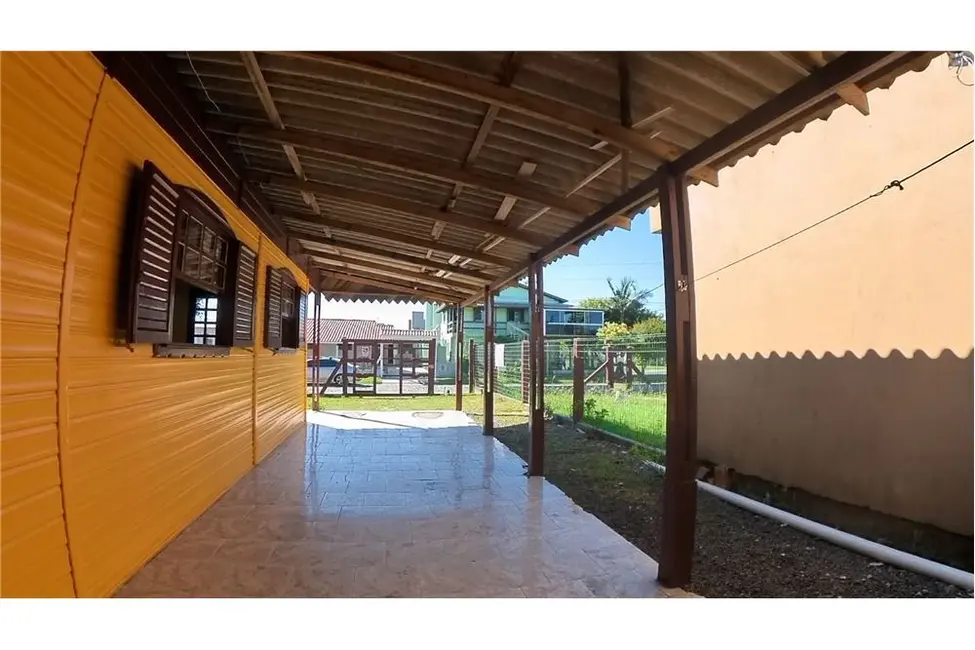 Foto 24 de Casa com 4 quartos à venda, 134m2 em Tramandai - RS