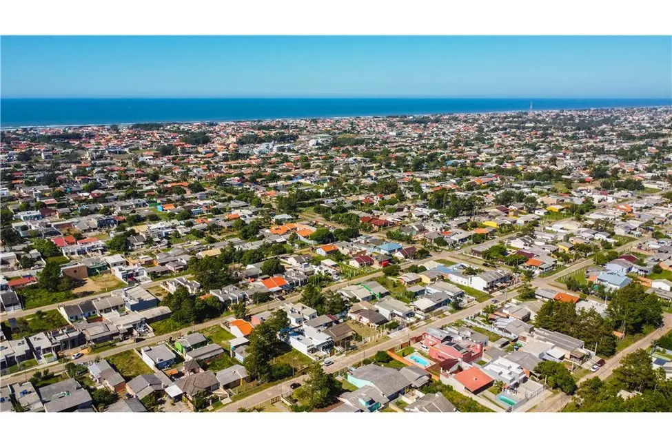 Foto 25 de Casa com 3 quartos à venda, 100m2 em Tramandai - RS