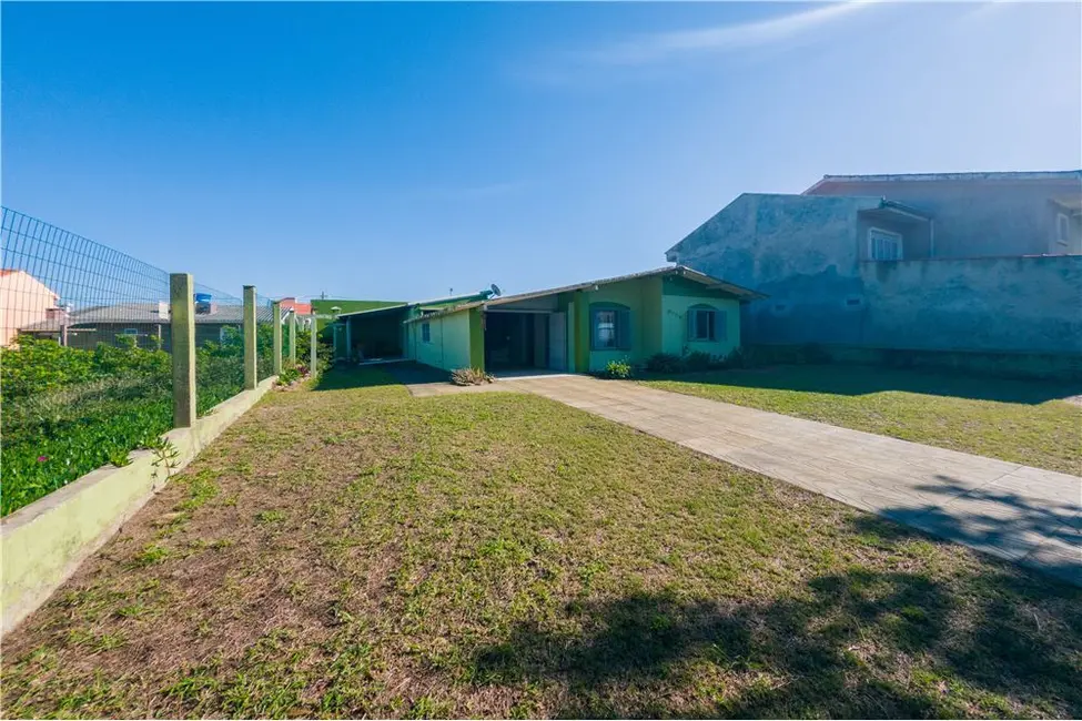 Foto 2 de Casa com 4 quartos à venda, 117m2 em Tramandai - RS