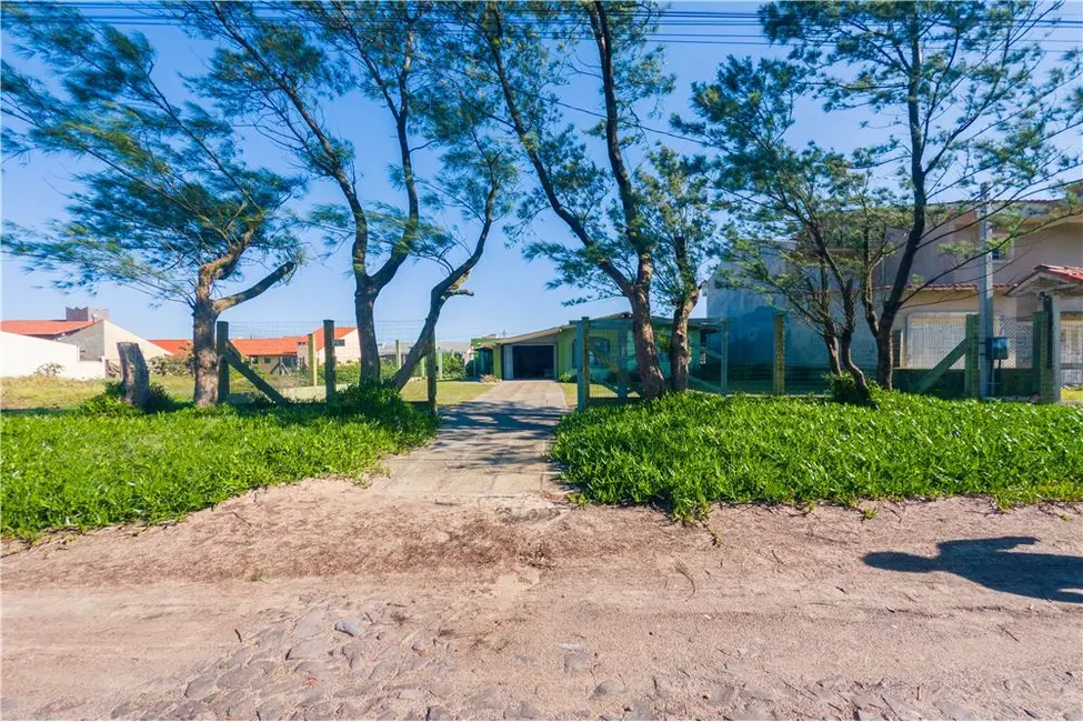 Casa com 4 quartos à venda, 117m2 em Tramandai - RS - imagem 3 Foto 3 de Casa com 4 quartos à venda, 117m2 em Tramandai - RS