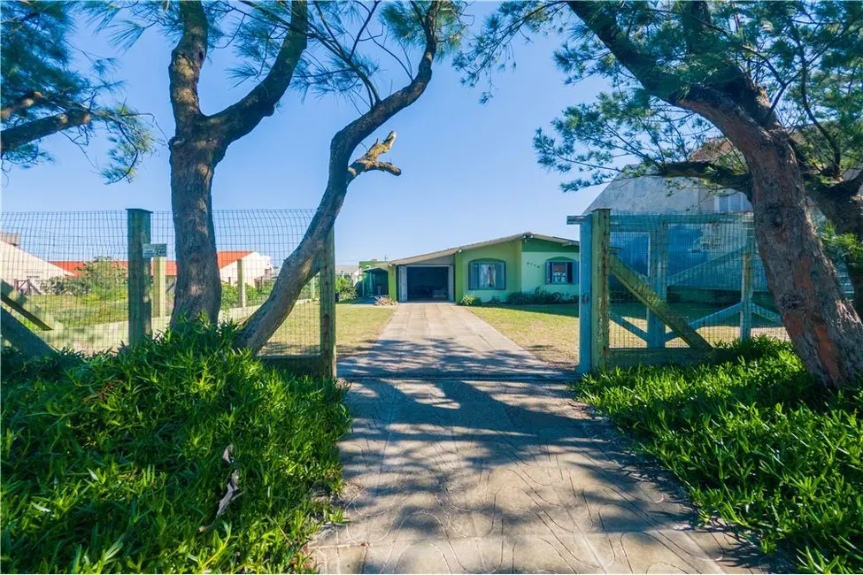 Casa com 4 quartos à venda, 117m2 em Tramandai - RS - imagem 4 Foto 4 de Casa com 4 quartos à venda, 117m2 em Tramandai - RS