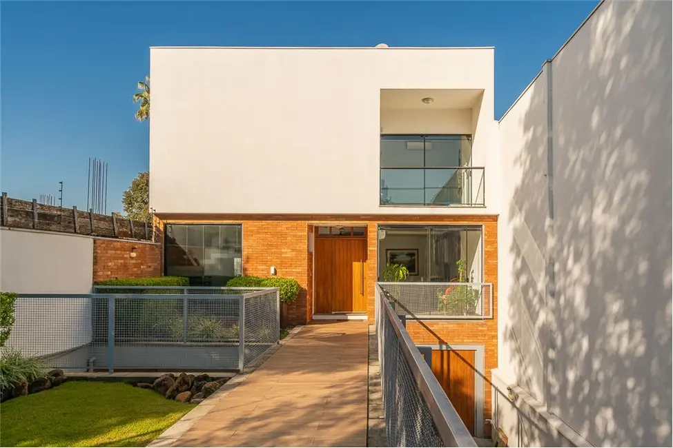 Foto 1 de Casa com 2 quartos à venda, 326m2 em Medianeira, Porto Alegre - RS