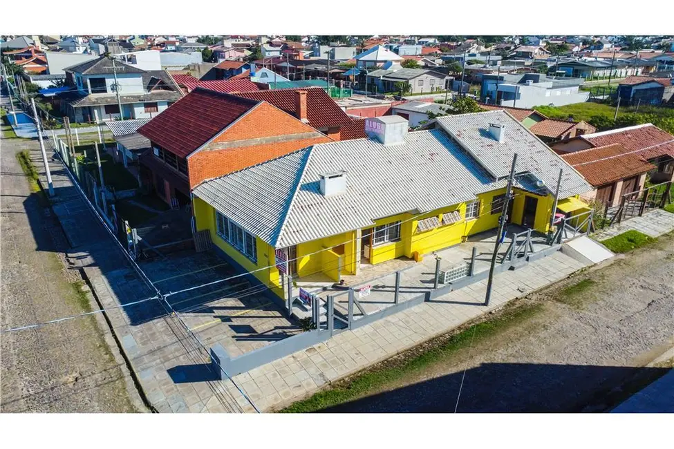 Casa com 4 quartos à venda, 198m2 em Tramandai - RS - imagem 1 Foto 1 de Casa com 4 quartos à venda, 198m2 em Tramandai - RS