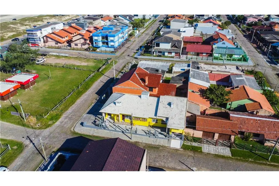 Casa com 4 quartos à venda, 198m2 em Tramandai - RS - imagem 5 Foto 5 de Casa com 4 quartos à venda, 198m2 em Tramandai - RS