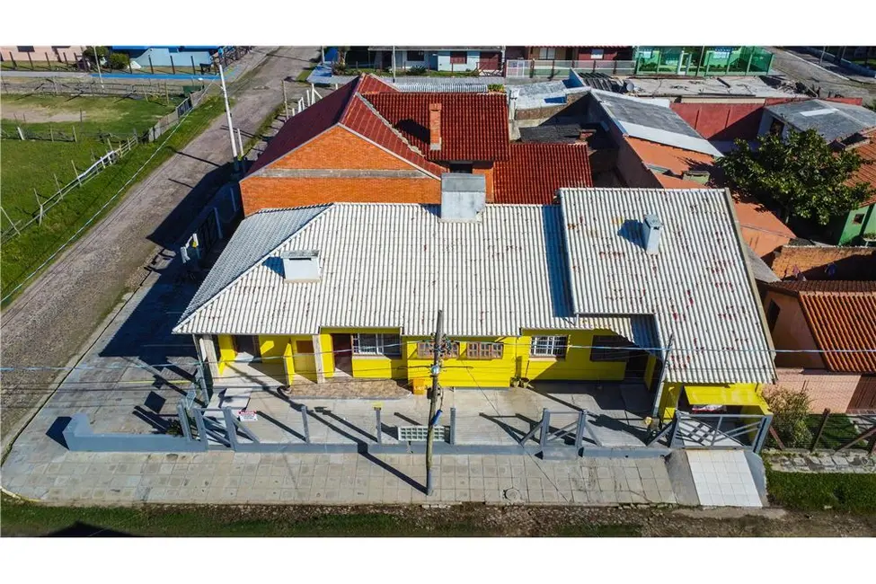 Casa com 4 quartos à venda, 198m2 em Tramandai - RS - imagem 2 Foto 2 de Casa com 4 quartos à venda, 198m2 em Tramandai - RS