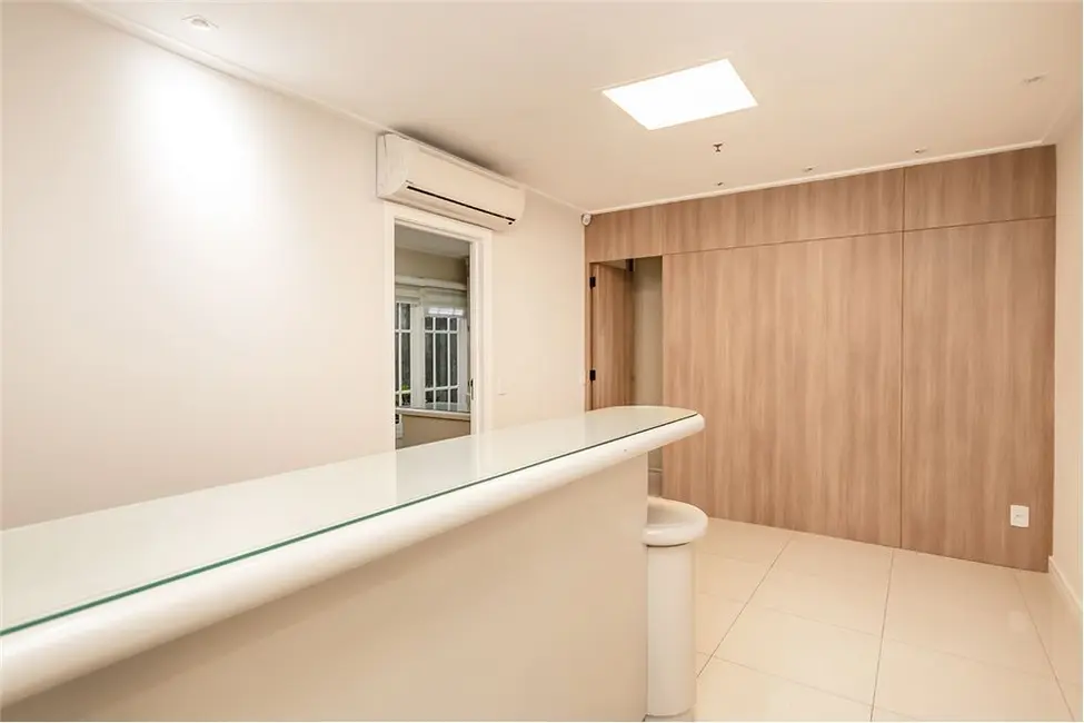 Sala Comercial à venda, 201m2 em Moinhos de Vento, Porto Alegre - RS - imagem 2 Foto 2 de Sala Comercial à venda, 201m2 em Moinhos de Vento, Porto Alegre - RS